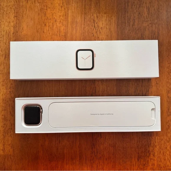 Gold Apple Watch Series 4, 40mm